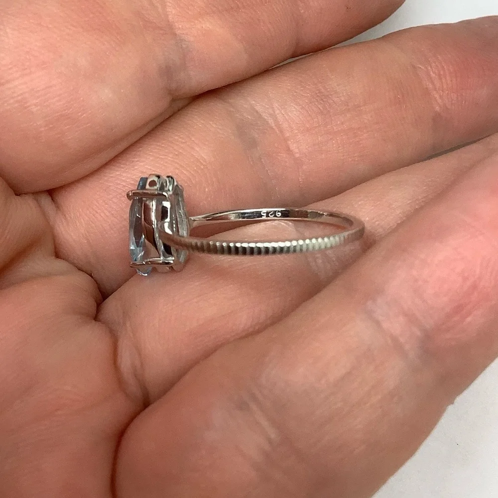 Sterling silver blue topaz ring